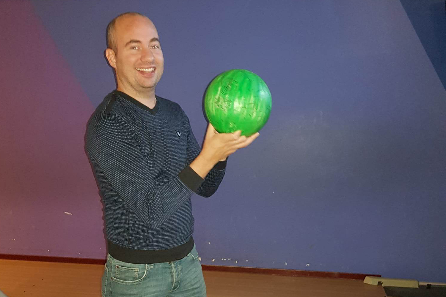 Hij beweegt het liefst zo min mogelijk - bevalve tijdens het basketballen of bowlen